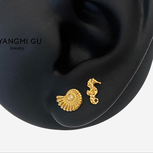 16G Titanium Sea Snail Flat Back Stud