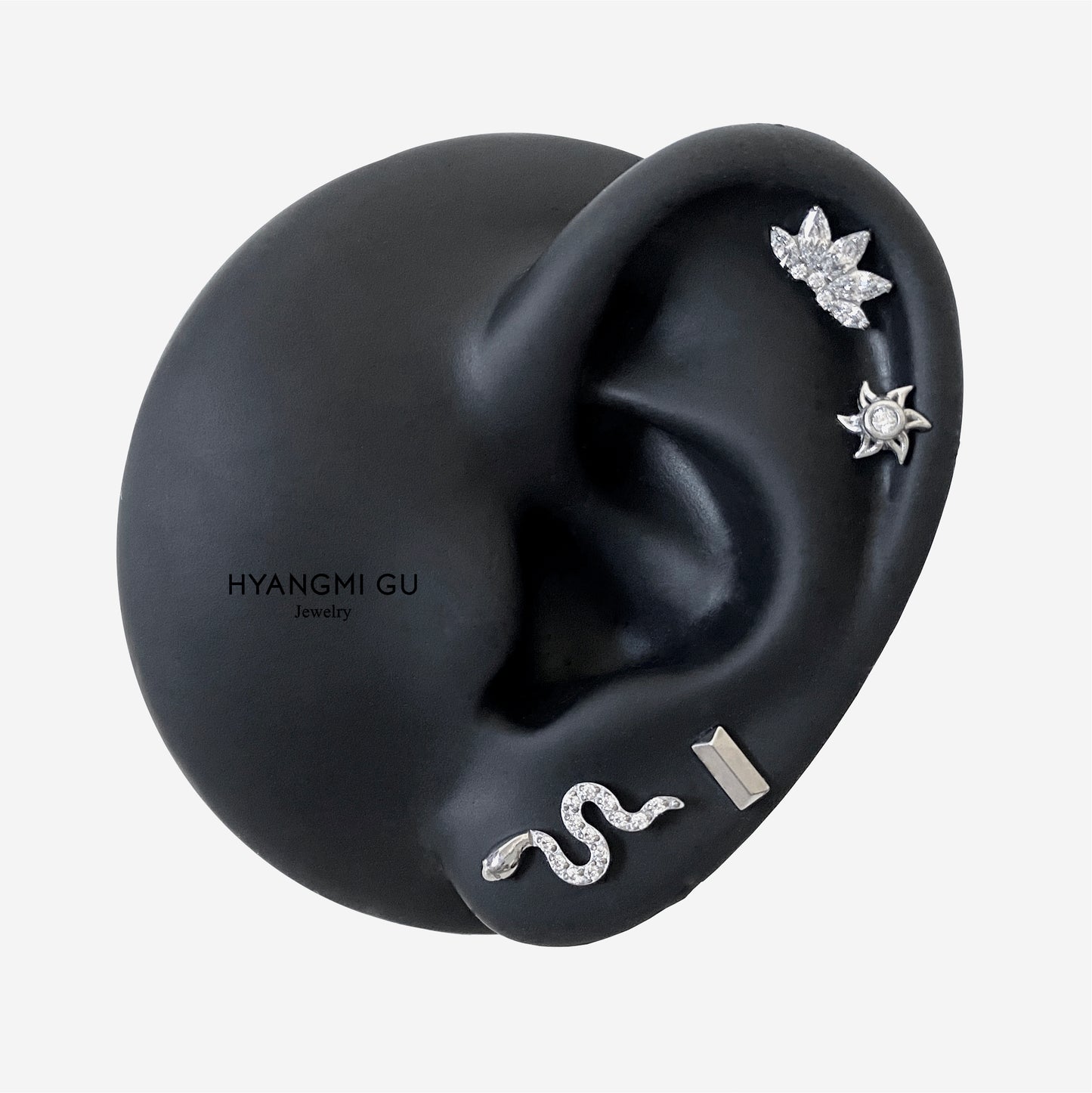 16G Titanium Cz Snake Flat Back Stud