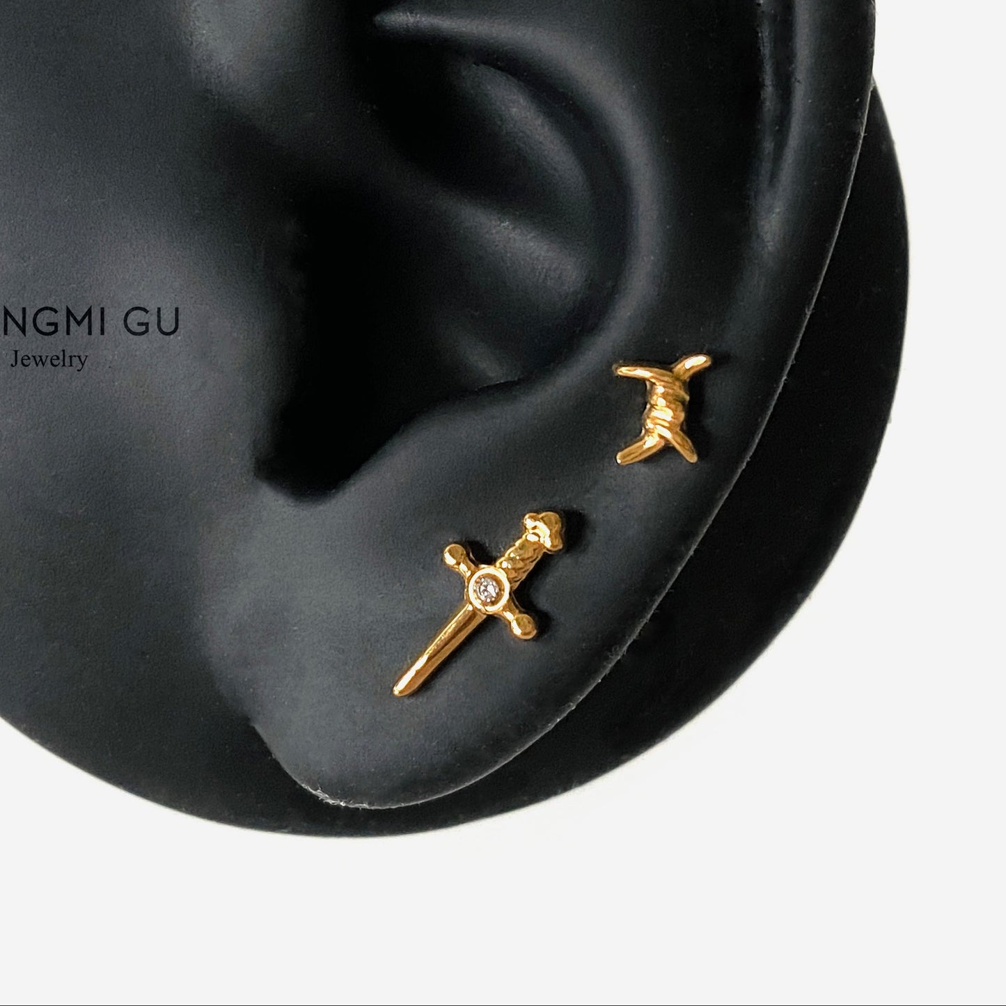 16G Titanium Dagger Flat Back Stud