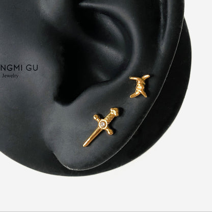 16G Titanium Dagger Flat Back Stud