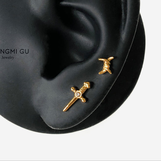 16G Titanium Dagger Flat Back Stud