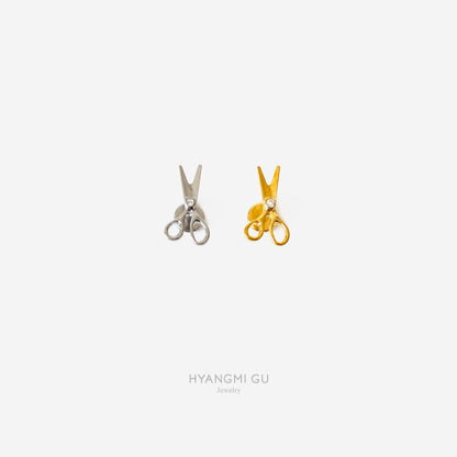 16G Titanium Scissor Flat Back Stud