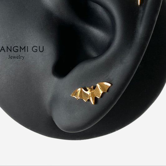 16G Titanium Bat Flat Back Stud