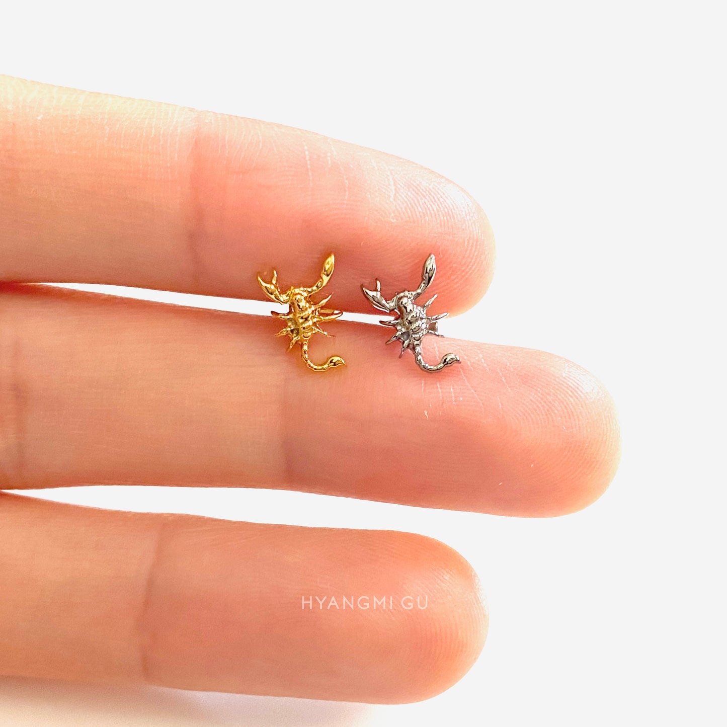 16G Titanium Scorpion Flat Back Stud