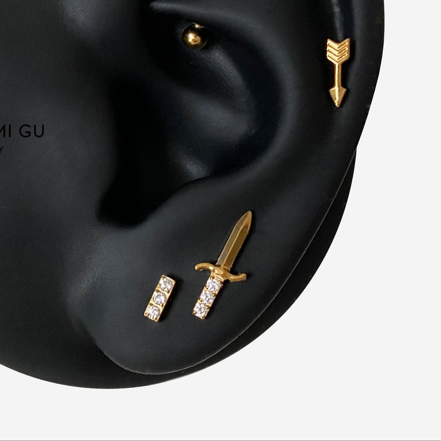 16G Titanium Cz Dagger Flat Back Stud