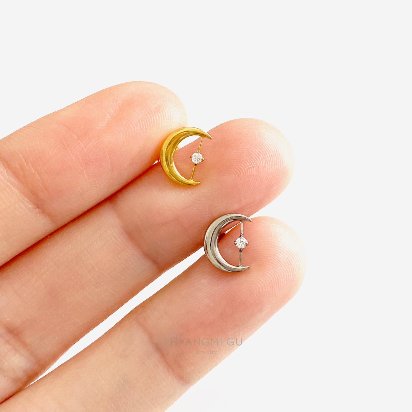 16G Titanium Moon Bridge Flat Back Stud